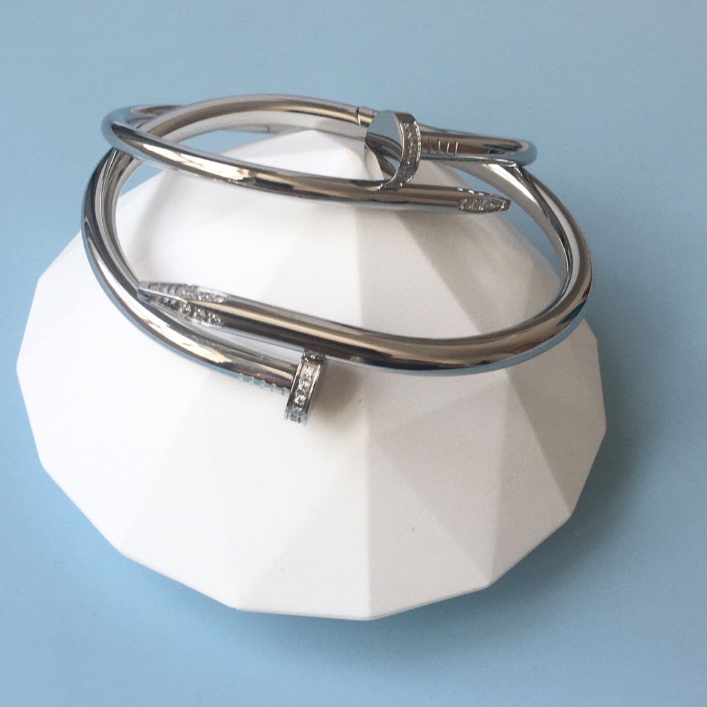  Vòng Tay Cặp Đôi Tình Yêu - Cartier Cây Đinh Màu Trắng Titan Cao Cấp Pha Lê (AO) 