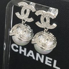  Bông Tai Chanel Màu Trắng Ngọc Trai & Pha Lê (BJ) 