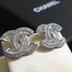  Bông Tai Chanel Bản To Màu Trắng Pha Lê (BU) 