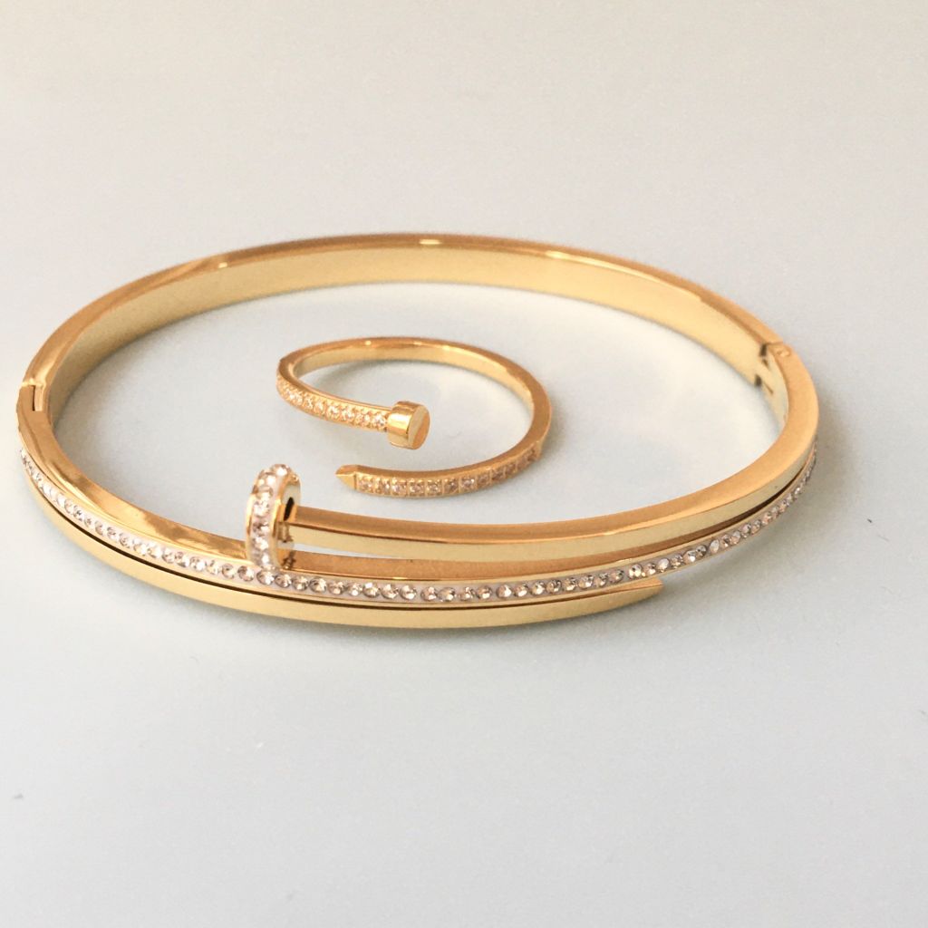  Bộ Trang Sức Cartier Titan Cao Cấp - Vòng Tay & Nhẫn Màu Vàng Pha Lê (AP) 