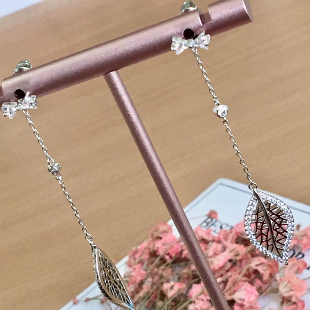  Bông Tai Tua Rua Chiếc Lá & Cái Nơ Pha Lê Trắng (AD) 