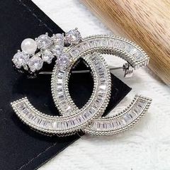  Cài Áo Nam, Nữ - Chanel Màu Trắng Ngọc Trai & Pha Lê (CE) 