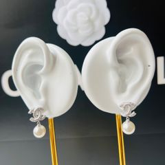  Bông Tai Chanel Màu Trắng Ngọc Trai & Pha Lê (CE) 