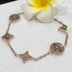  Vòng Tay TiTan Cao Cấp - LV Cỏ 4 Lá May Mắn Màu Vàng Hồng Vỏ Trai Thiên Nhiên (AE) 