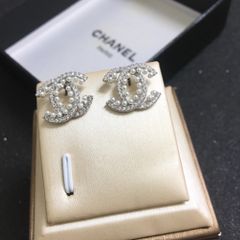  Bông Tai Chanel Màu Trắng Ngọc Trai & Pha Lê (AY) 