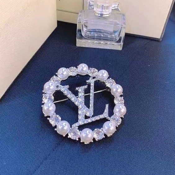  Cài Áo Nam, Nữ - LV Màu Trắng Ngọc Trai & Pha Lê (AC) 