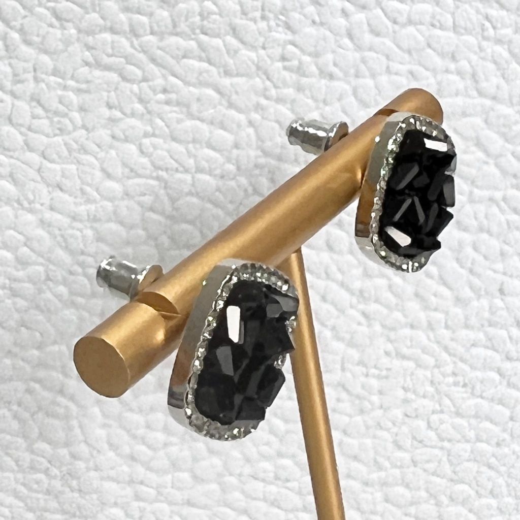  Bông Tai Vuông Bản To Pha Lê Đen & Trắng Sang Trọng 