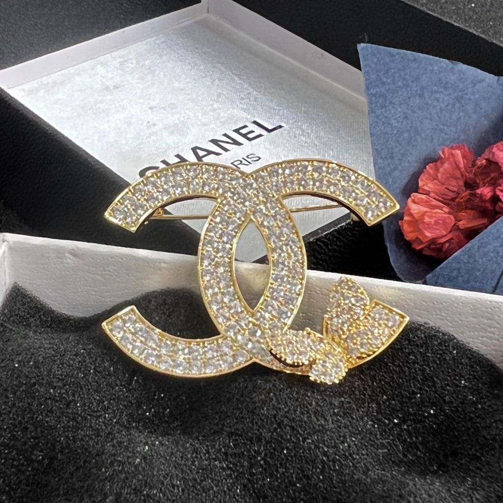  Cài Áo Chanel & Con Bướm Màu Vàng Pha Lê Trắng (CR) 