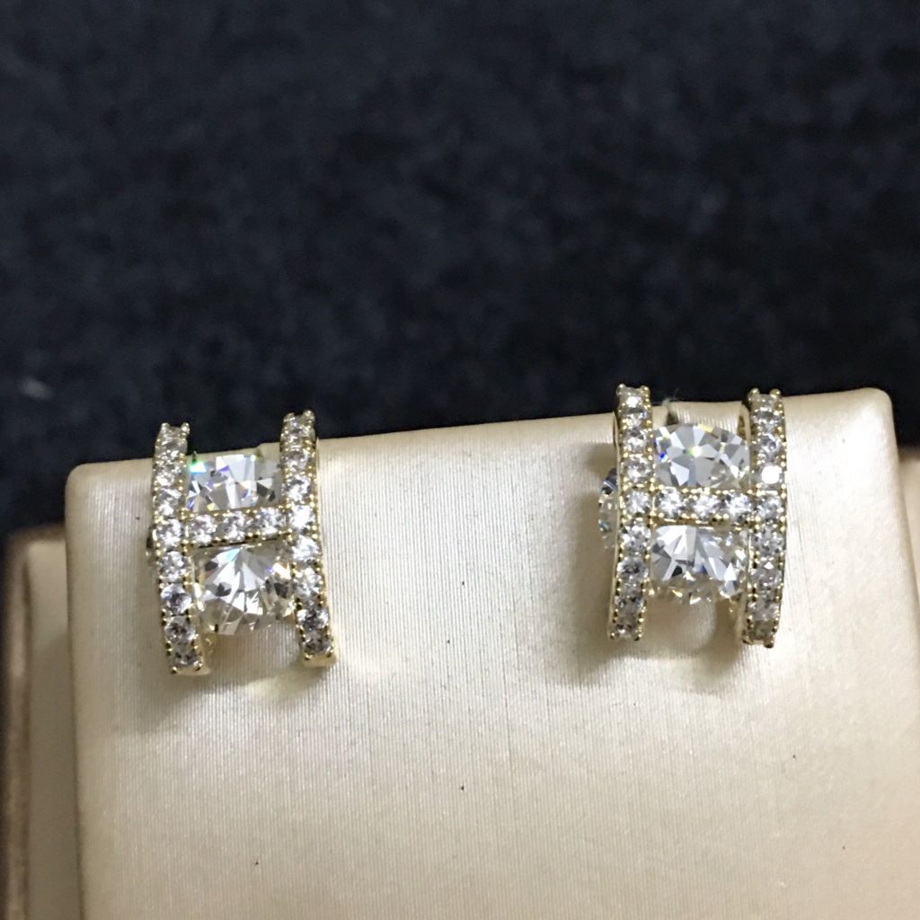  Bông Tai Hermes Màu Trắng Pha Lê (AE) 