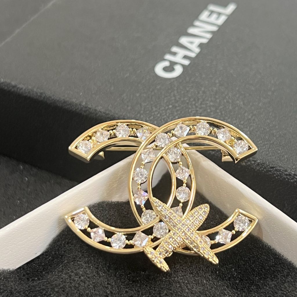  Cài Áo Chanel Máy Bay Màu Vàng Pha Lê Trắng (CP) 