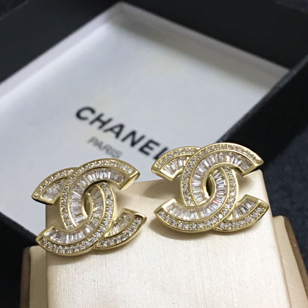  Bông Tai Chanel Bản To Màu Vàng Pha Lê Trắng (BV) 