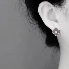  Bông Tai Cỏ 4 Lá May Mắn Màu Đen Bản To 1,4cm Pha Lê (AA) 