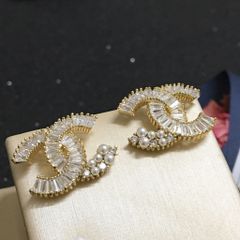  Bông Tai Chanel Màu Vàng Ngọc Trai & Pha Lê Trắng (AR) 