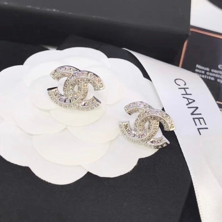  Bông Tai Chanel Bản To Màu Trắng Pha Lê (AU) 