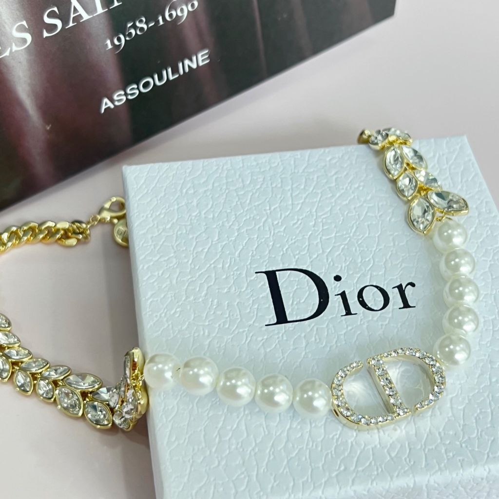  Bộ Trang Sức Dior Trắng - Vòng cổ Choker & Bông Tai Ngọc Trai, Pha Lê 2 Kiểu Đeo Quý Phái (AL) 