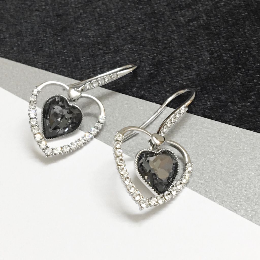  Bông Tai Trái Tim Pha Lê Đen & Trắng (AV) 