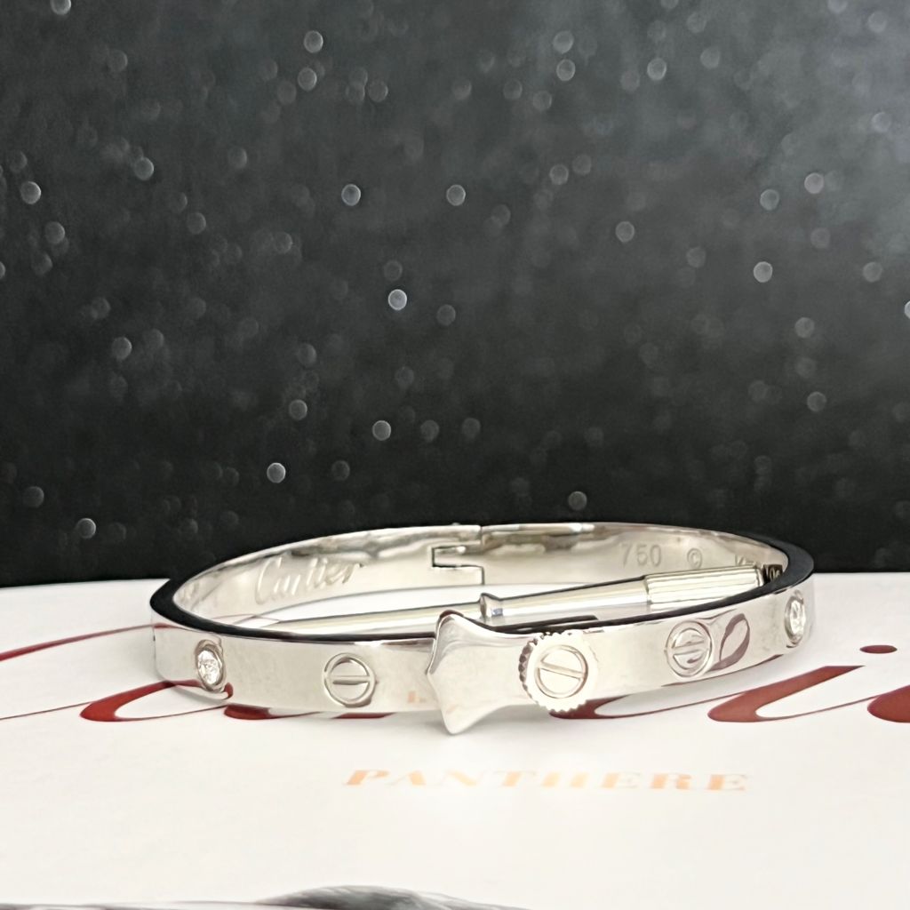  Vòng Tay TiTan Cao Cấp - Cây Đinh Cartier & Tua Vít Màu Trắng Pha Lê (AG) 