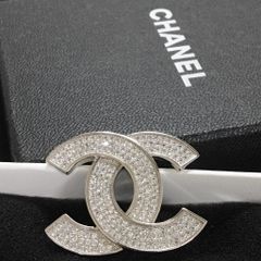  Cài Áo Nam, Nữ - Chanel Màu Trắng Pha Lê (BB) 