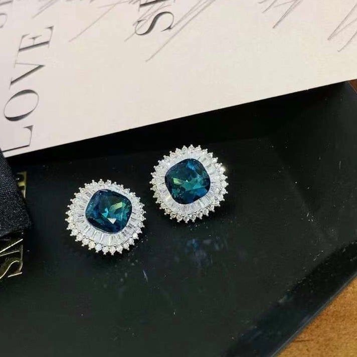  Bông Tai Vuông Bản To Pha Lê Xanh Bích & Trắng Sang Trọng (AP) 