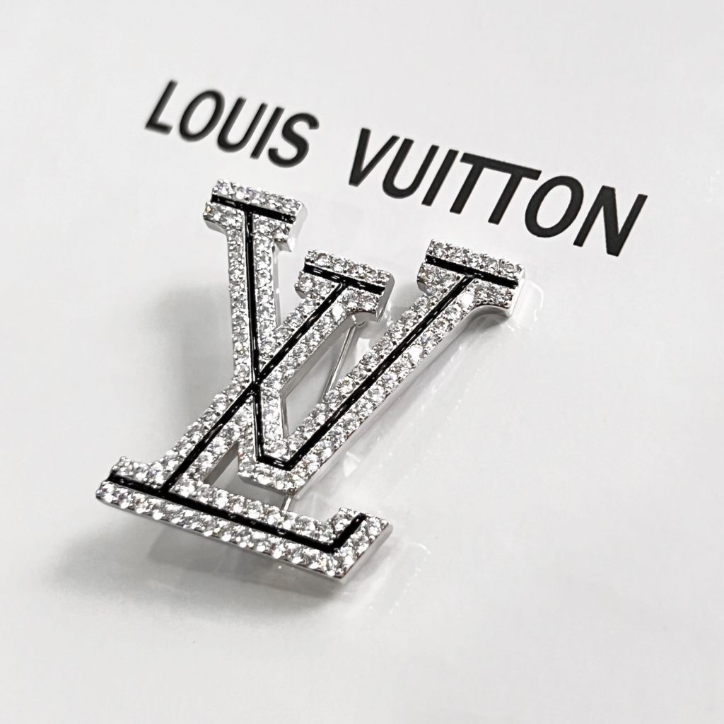  Cài Áo Nam, Nữ - LV Màu Trắng Pha Lê (AF) 