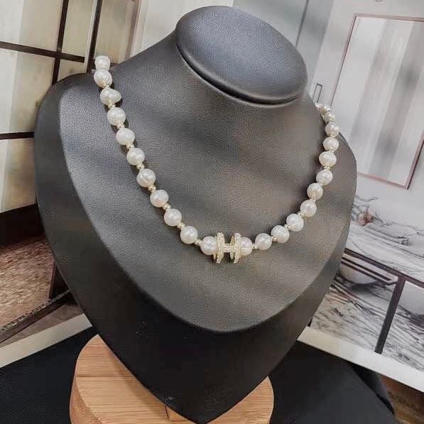  Dây Chuyền Ngắn - Hermes Choker Màu Trắng Ngọc Trai Nước Ngọt & Pha Lê Trắng Sang Trọng (AF) 