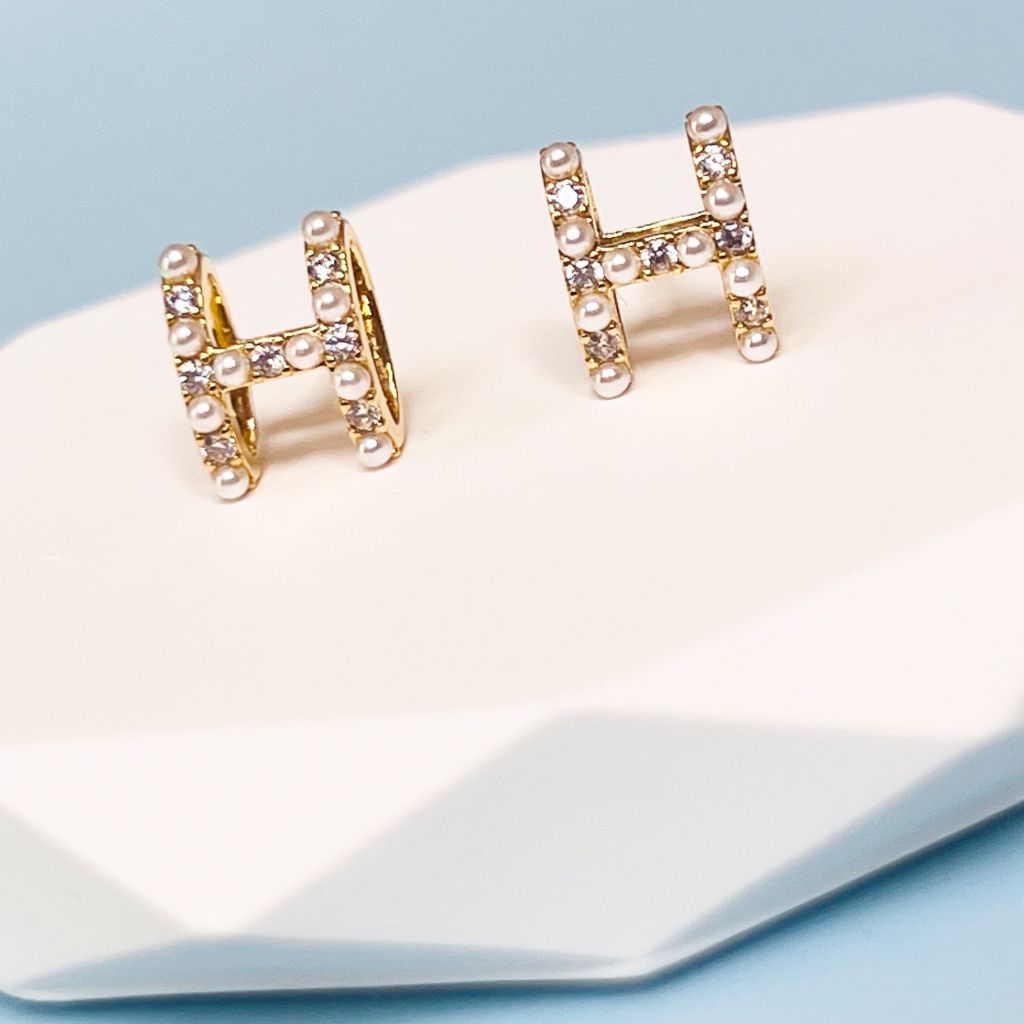  Bông Tai Hermes Màu Vàng Ngọc Trai & Pha Lê Trắng (AK) 