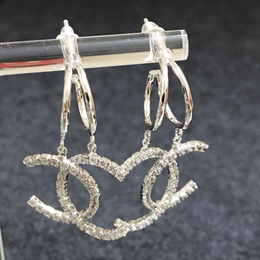  Bông Tai Chanel Màu Trắng Pha Lê (CI) 