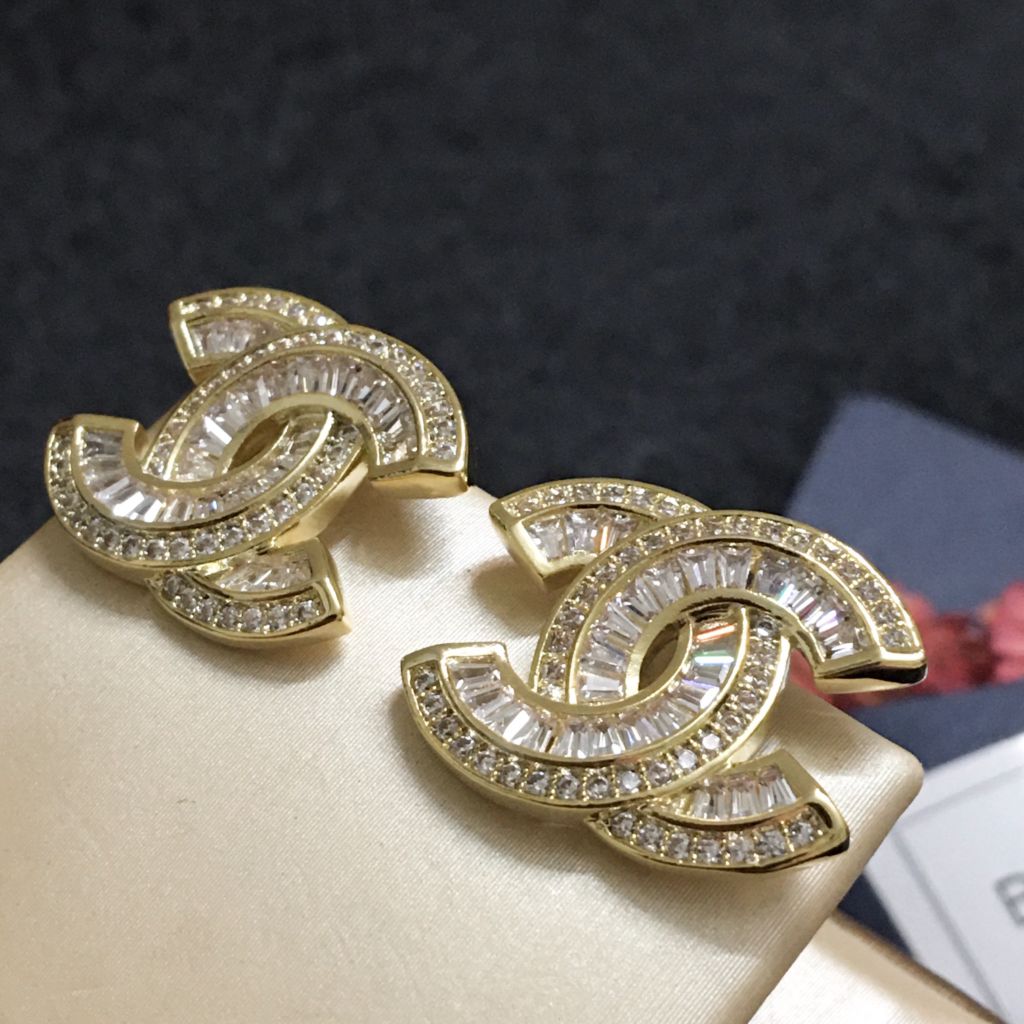  Bông Tai Chanel Bản To Màu Vàng Pha Lê Trắng (BV) 