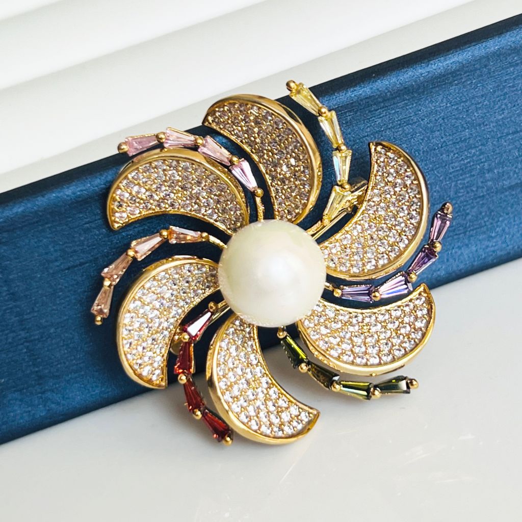  Cài Áo Cánh Hoa Pha Lê Màu & Ngọc Trai Trắng (AT) 