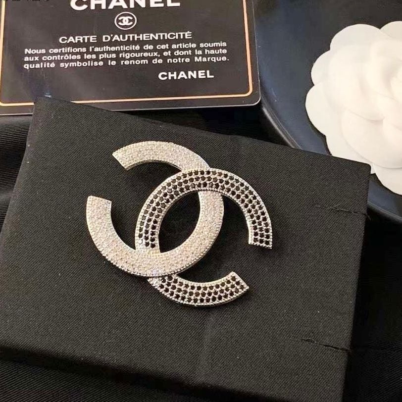  Cài Áo Chanel Màu Trắng Pha Lê Đen & Trắng (CX) 