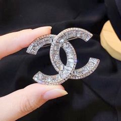  Cài Áo Nam, Nữ - Chanel Màu Trắng Bản To Pha Lê (CM) 