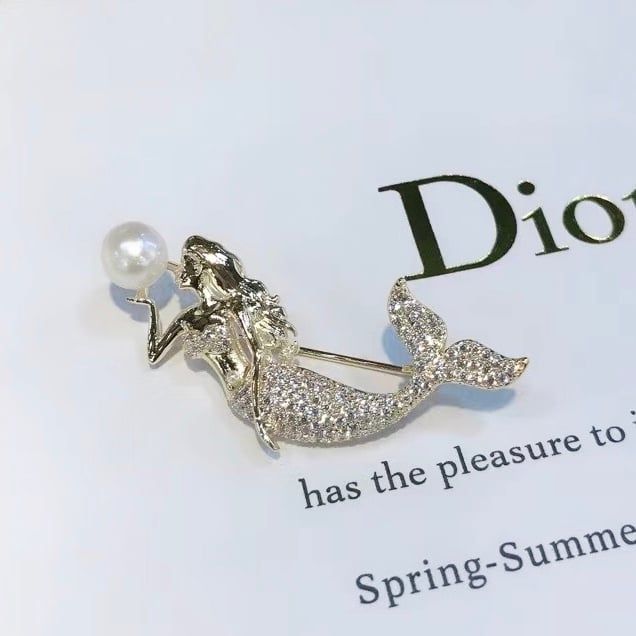  Cài Áo Nàng Tiên Cá Ngọc Trai & Pha Lê Trắng 