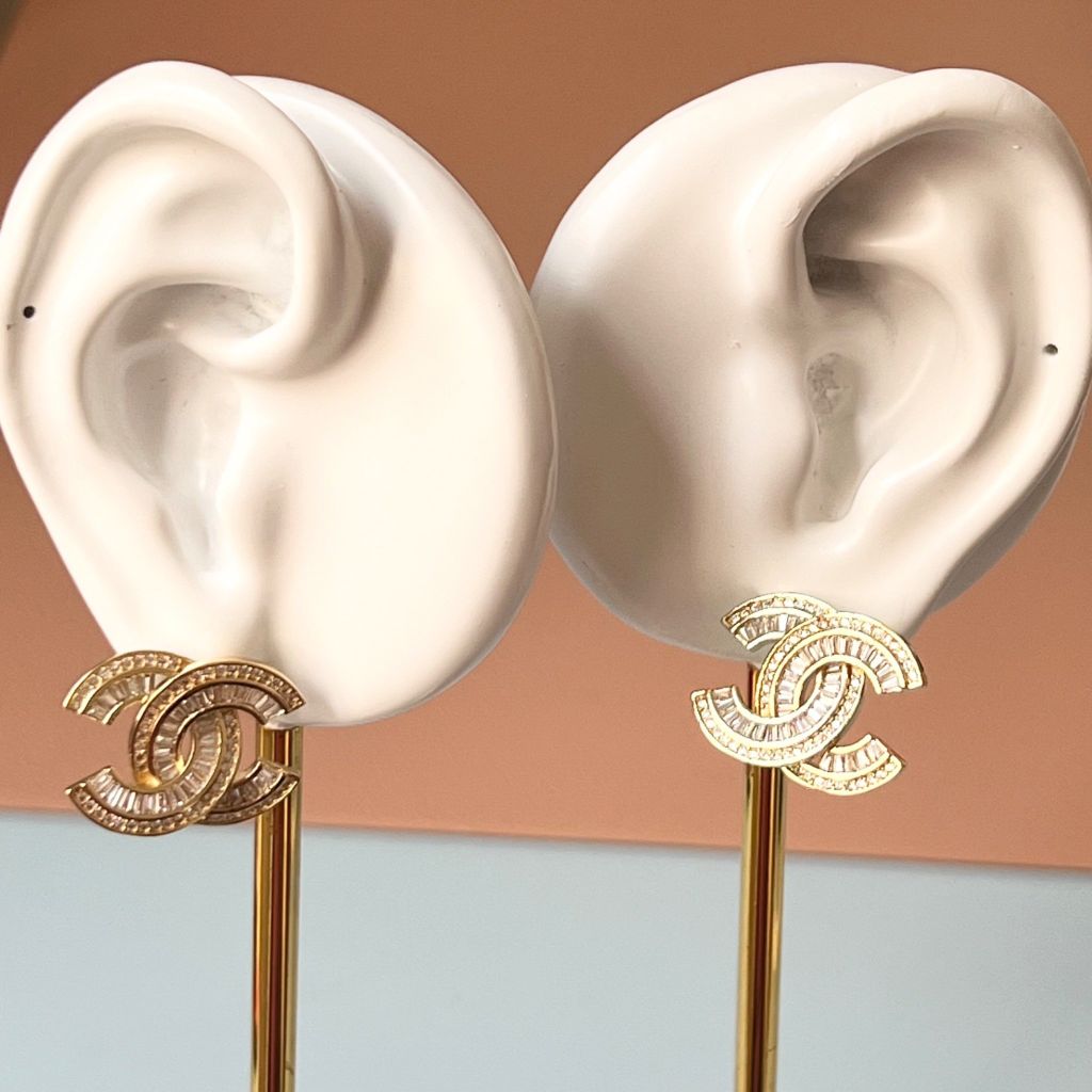  Bông Tai Chanel Bản To Màu Vàng Pha Lê Trắng (BV) 