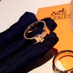  Nhẫn Titan Cao Cấp - Nhẫn Hermes Màu Đen Bản To Cá Tính 