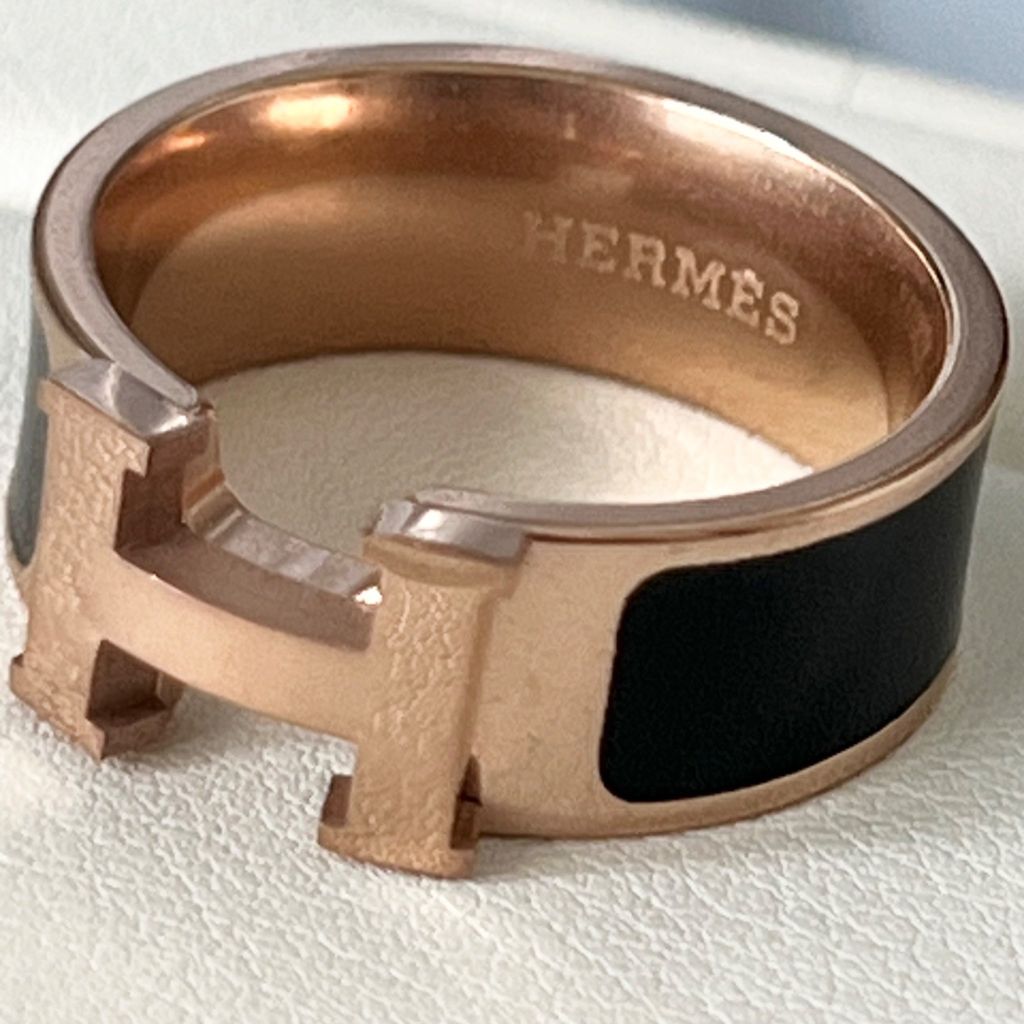  Nhẫn Titan Cao Cấp - Nhẫn Hermes Màu Đen Bản To Cá Tính 