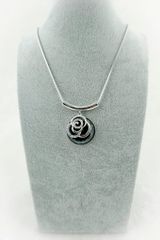  Dây Chuyền Ngắn - Hoa Hồng Pha Lê Xanh Rêu (AR) 