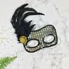 Mặt nạ Halloween khuyết đính lông vũ hoa
