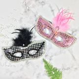  Mặt nạ Halloween khuyết lông vũ giữa 