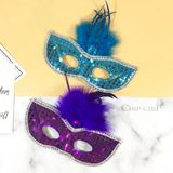  Mặt nạ Halloween khuyết lông vũ giữa 