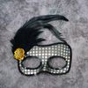 Mặt nạ Halloween khuyết đính lông vũ hoa