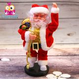  ông già noel giơ nón 