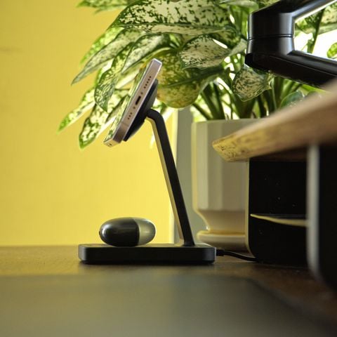  Đế sạc Mophie Snap+ Stand & Pad với tính năng hỗ trợ sạc nhanh và thiết kế tiện lợi cho nhiều thiết bị 