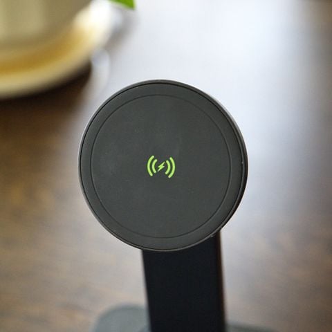 Đế sạc Mophie Snap+ Stand & Pad với tính năng hỗ trợ sạc nhanh và thiết kế tiện lợi cho nhiều thiết bị 
