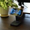  Đế sạc Mophie Snap+ Stand & Pad với tính năng hỗ trợ sạc nhanh và thiết kế tiện lợi cho nhiều thiết bị 