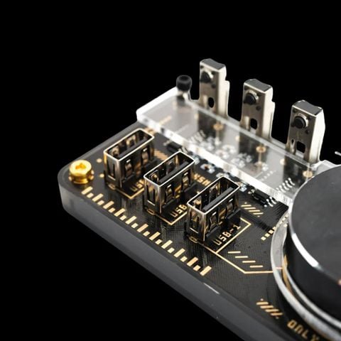  GeekHub EDC Essential Hub - Tăng Năng Suất với Cổng USB Đa Dạng và Phím Tắt Có Thể Lập Trình 