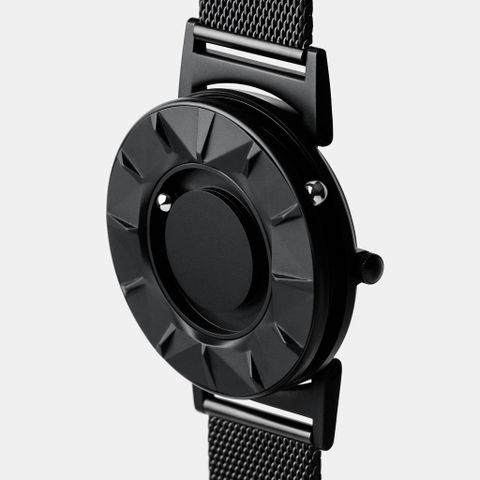  Đồng hồ Eone Bradley Element Black -  Thiết kế góc cạnh, sắc sảo, Chất liệu gốm ceramic chống trầy xước 