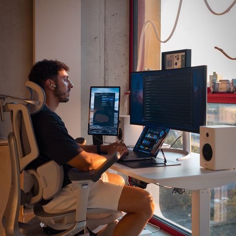  Màn Hình Rời Đa Năng SOTSU FlipAction – Tối Ưu Không Gian Làm Việc Di Động 