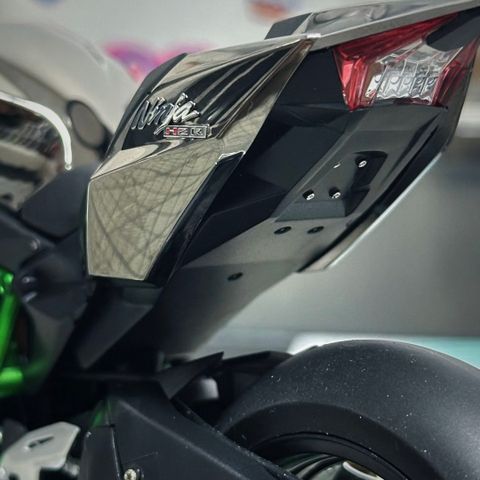  Mô Hình Xe Kawasaki Ninja H2R Tỉ Lệ 1:6 – Đề Nổ, Phun Khói, Có Đèn LED 