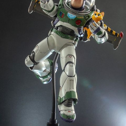  Mô hình 3D DIY HOTTOYS Buzz Lightyear - Vệ Binh Không Gian Alpha MMS635 