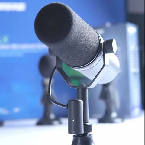  Micro Thu Âm Shure SM7B, Hướng thu Cardioid chuẩn xác, Bộ lọc pop tích hợp và mút lọc A7WS, Lựa chọn hàng đầu cho âm thanh chuyên nghiệp 